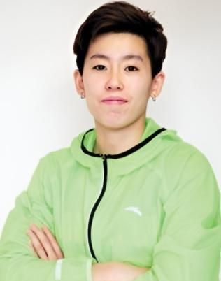 刚刚她俯下身子大家都哭了