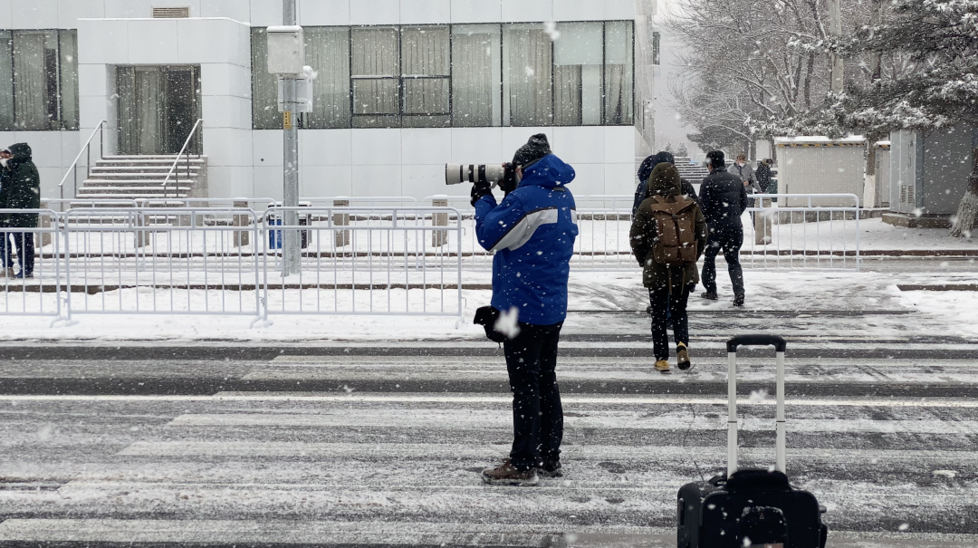 赛场内外堆雪人大赛开始了！外国记者说：“下雪的北京很美”休闲区蓝鸢梦想 - Www.slyday.coM