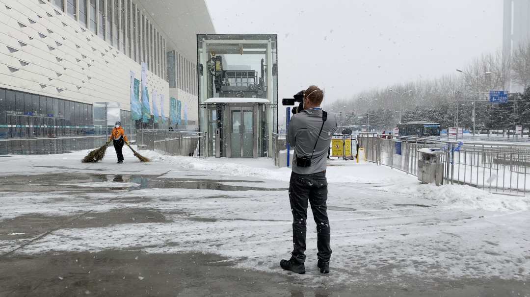 赛场内外堆雪人大赛开始了！外国记者说：“下雪的北京很美”休闲区蓝鸢梦想 - Www.slyday.coM
