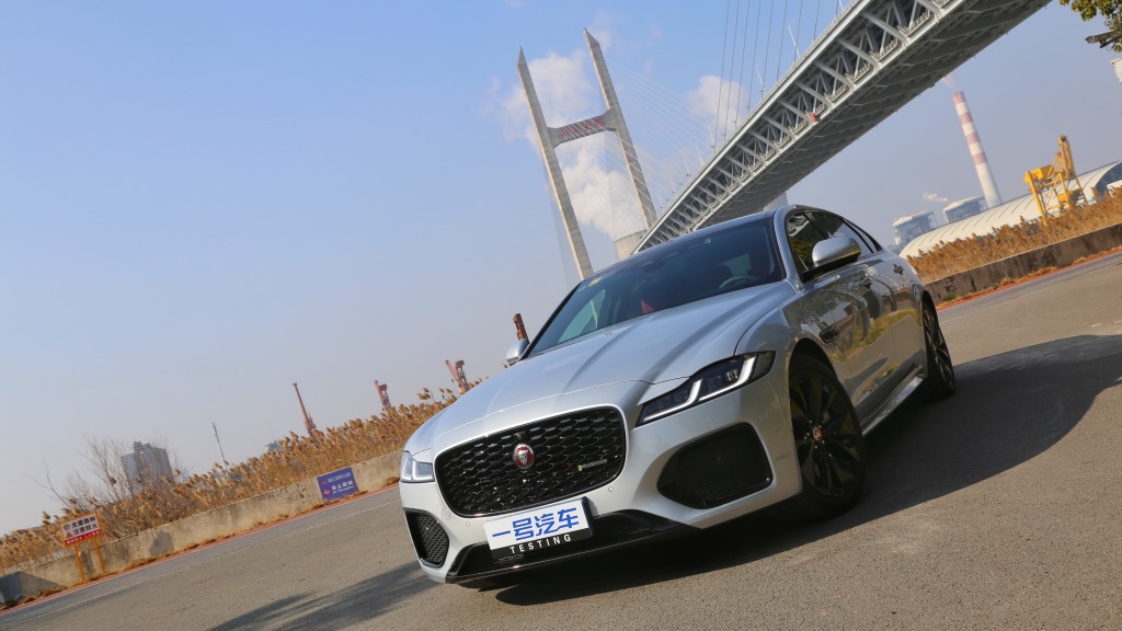 试驾捷豹xfl美洲虎绝非浪得虚名长轴是把双刃剑