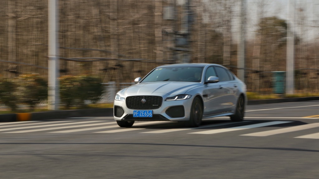 试驾捷豹xfl美洲虎绝非浪得虚名长轴是把双刃剑