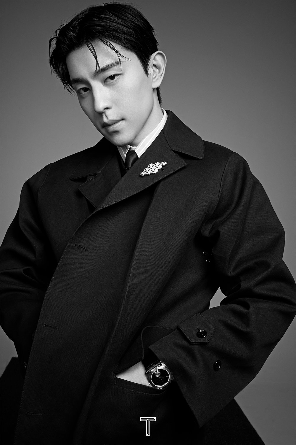 邓伦t二月刊封面内页梅远贵