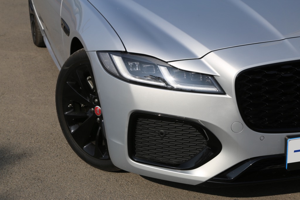 试驾捷豹xfl美洲虎绝非浪得虚名长轴是把双刃剑