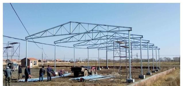 农民在自家的宅基地上搭建钢架棚算违建吗?__财经头条