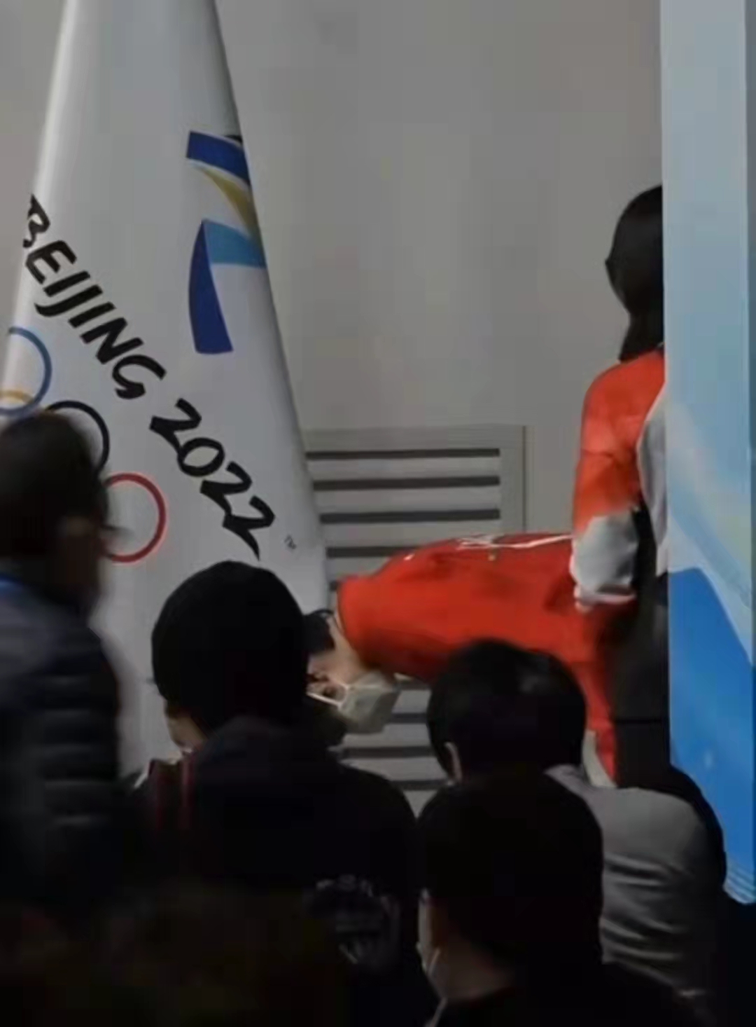 羽生结弦是多么的有礼貌！柚子上台不停地鞠躬，下台三步一鞠躬！休闲区蓝鸢梦想 - Www.slyday.coM