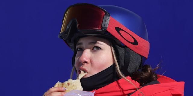 预赛第三!谷爱凌再进决赛,场边淡定吃饼,卫冕冠军出局休闲区蓝鸢梦想 - Www.slyday.coM