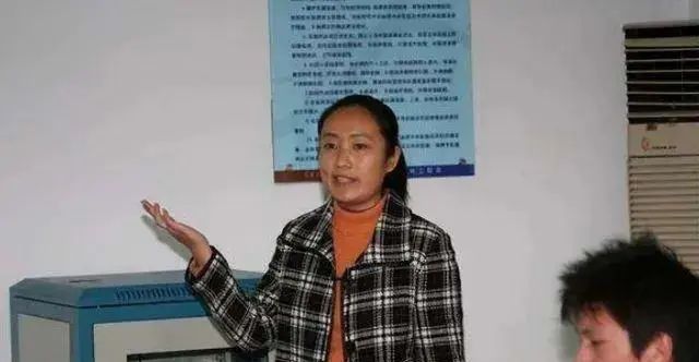 对儿媳不满,婆婆持刀割头夺命,自首后被判死刑,妈宝男惹的祸?休闲区蓝鸢梦想 - Www.slyday.coM