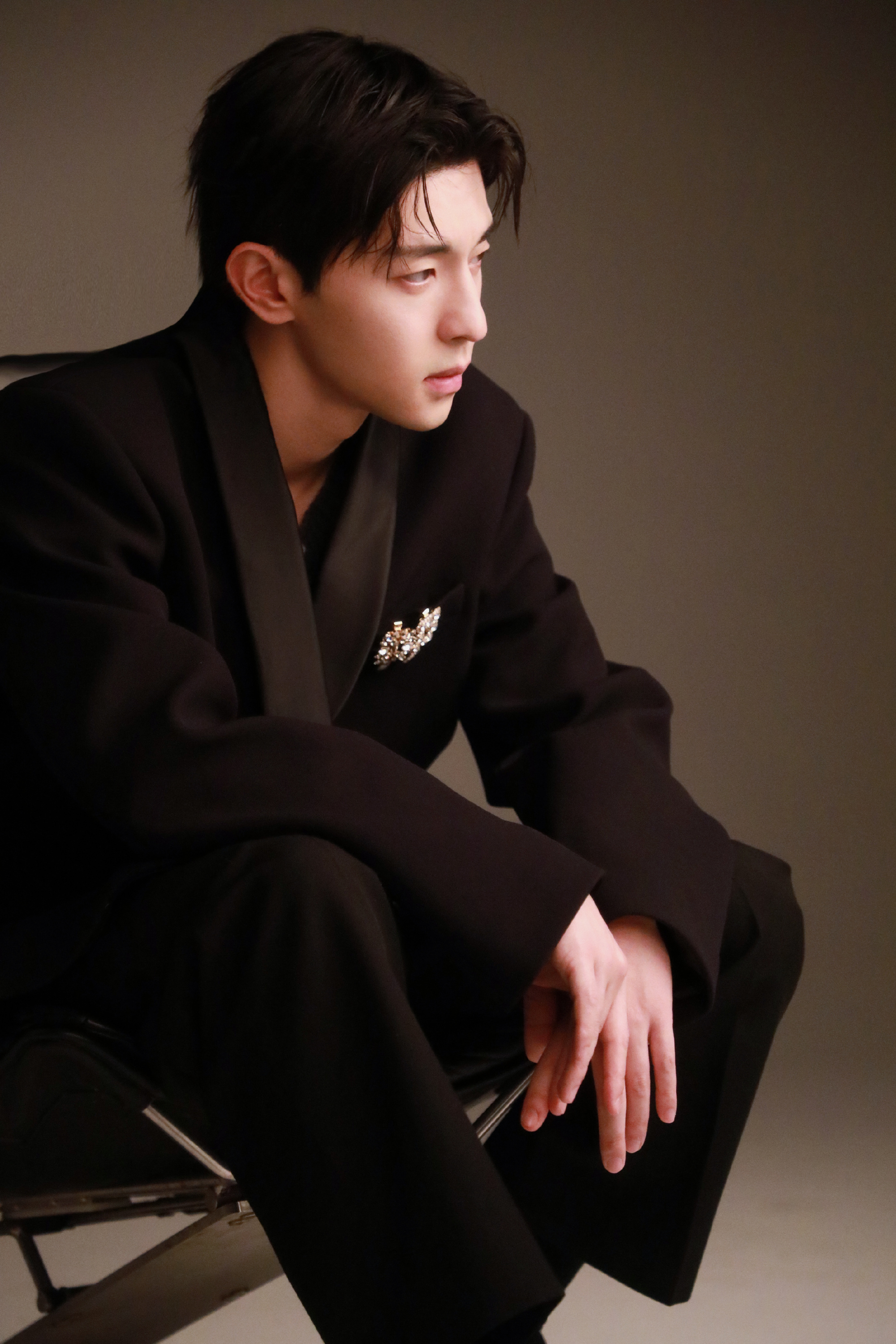 邓伦t封面情人节花絮图单身的人情人节最适合发福利啦