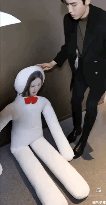 王子异公主抱金晨人形玩偶只要他不尴尬尴尬的就是我们