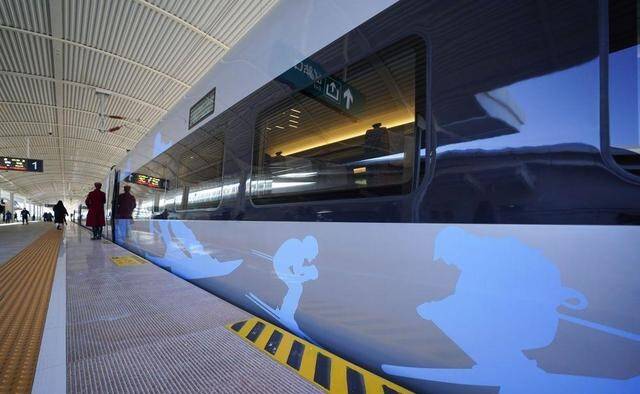 好品山东 闪耀冬奥丨冬奥专列上的中国味道 青岛啤酒飘香冰雪高铁休闲区蓝鸢梦想 - Www.slyday.coM 好品山东 闪耀冬奥丨冬奥专列上的中国味道 青岛啤酒飘香冰雪高铁休闲区蓝鸢梦想 - Www.slyday.coM