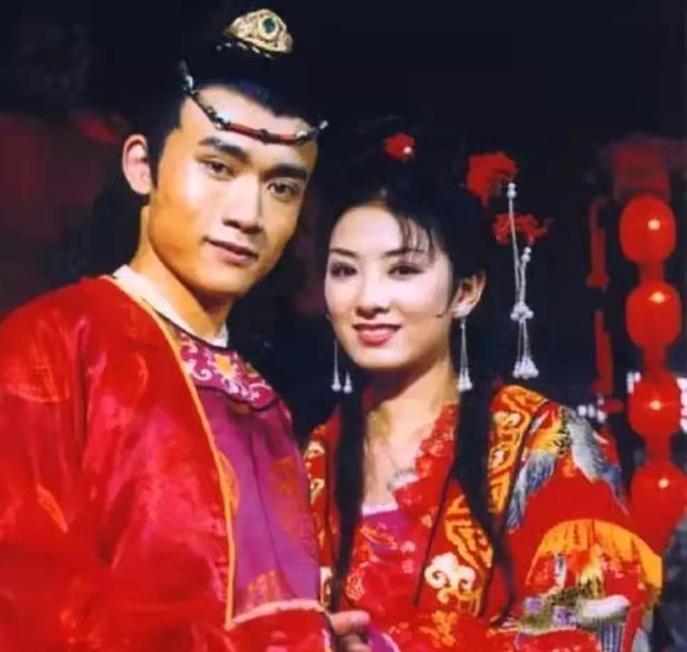 《上错花轿嫁对郎》翻拍,新女主像丫鬟,与黄奕巅峰美貌差距大休闲区蓝鸢梦想 - Www.slyday.coM 《上错花轿嫁对郎》翻拍,新女主像丫鬟,与黄奕巅峰美貌差距大休闲区蓝鸢梦想 - Www.slyday.coM