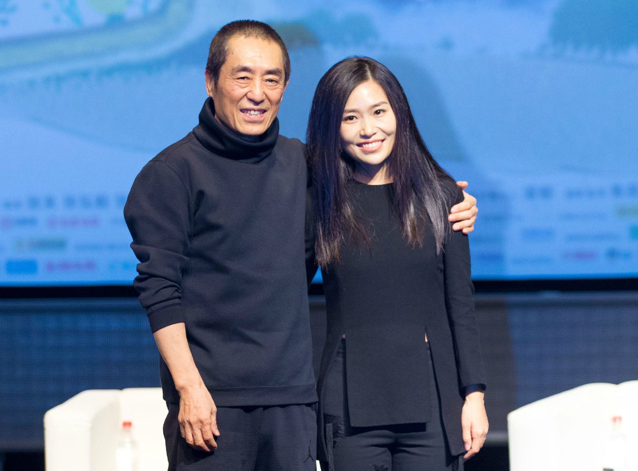 靠吃药才能说话,小31岁妻子深夜痛哭|冬奥会|张艺谋|陈婷_新浪新闻