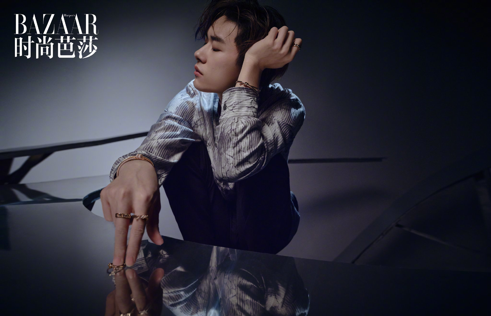 易烊千玺时尚芭莎三月刊封面大片 好爱这种桀骜不驯的感觉