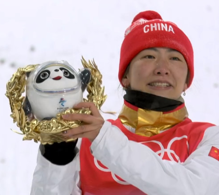 中国第5金，追平史上最佳！徐梦桃身披国旗怒吼：金牌献给祖国休闲区蓝鸢梦想 - Www.slyday.coM