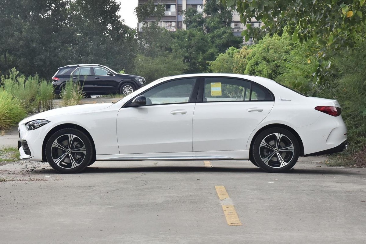 起售价3252万元奔驰c级开出去面子里子都有你会购买吗