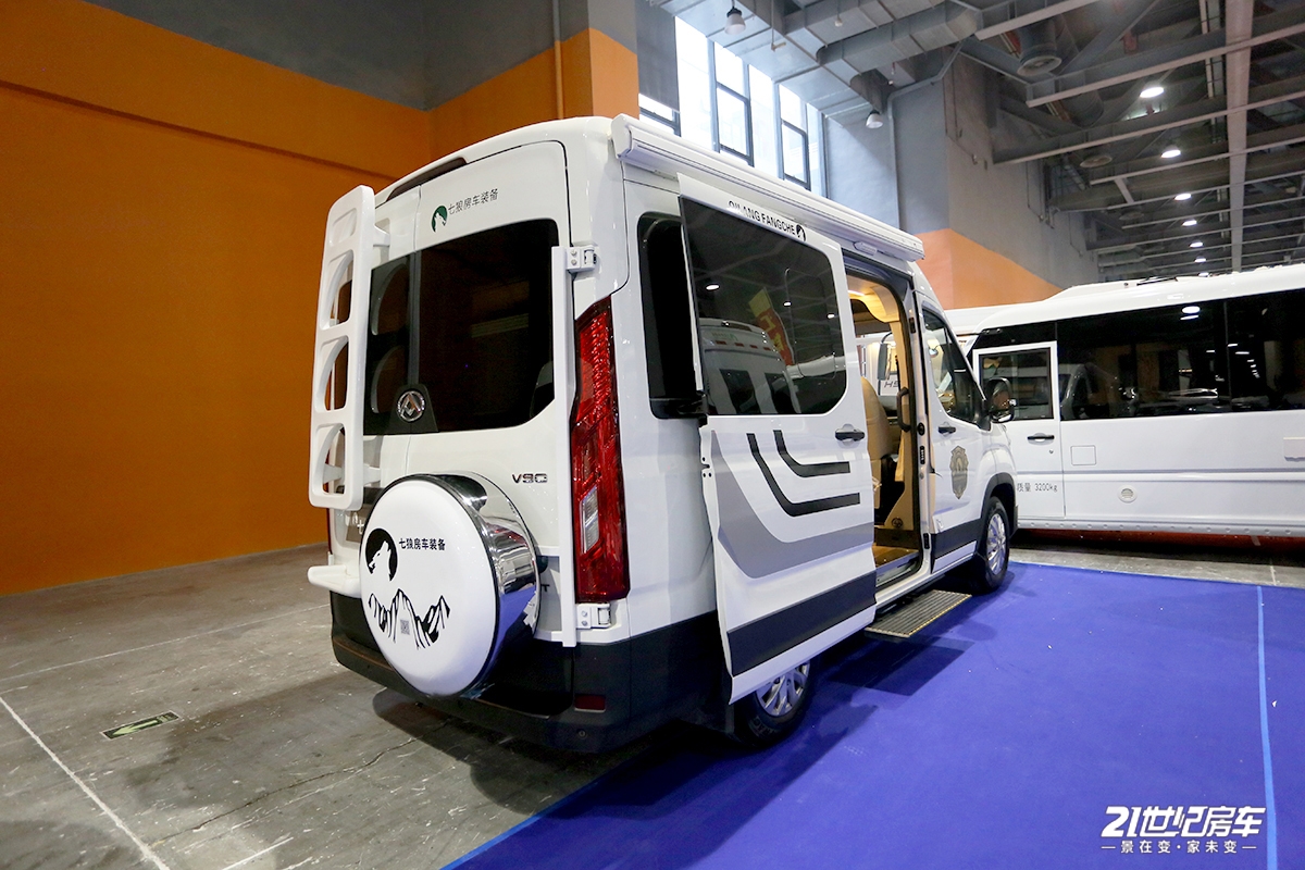 七狼v90短轴高顶房车基于上汽maxus v90底盘打造,该车长宽高分别为