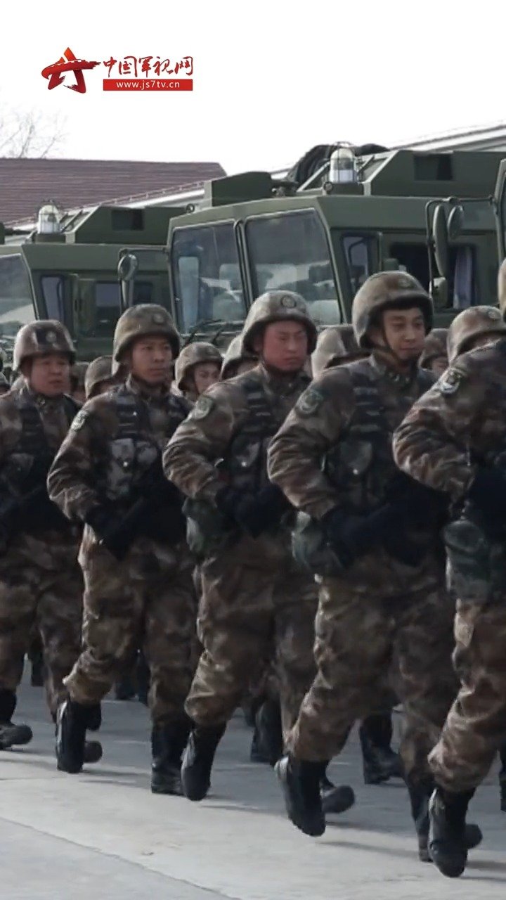 节日不忘战备!陆军第80集团军某炮兵旅组织全要素战备演练!_新浪新闻