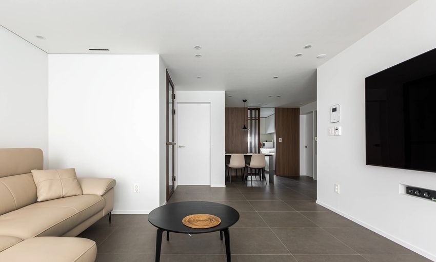 108㎡二手房,业主简单翻新,"白墙灰地",清爽大方谁不喜欢?