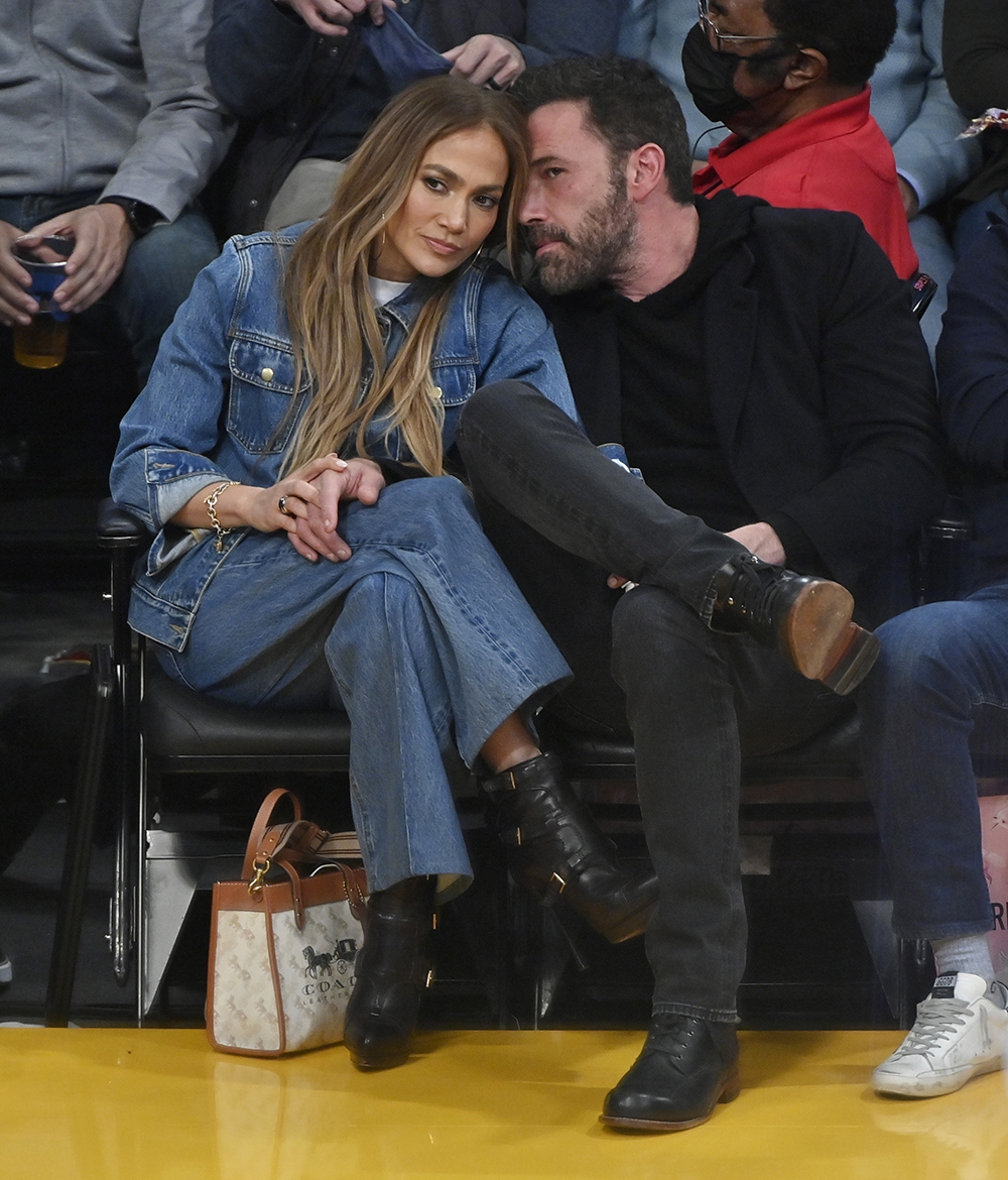 詹妮弗洛佩兹和本阿弗莱克现身超级碗贴身热舞,感情坚不可摧