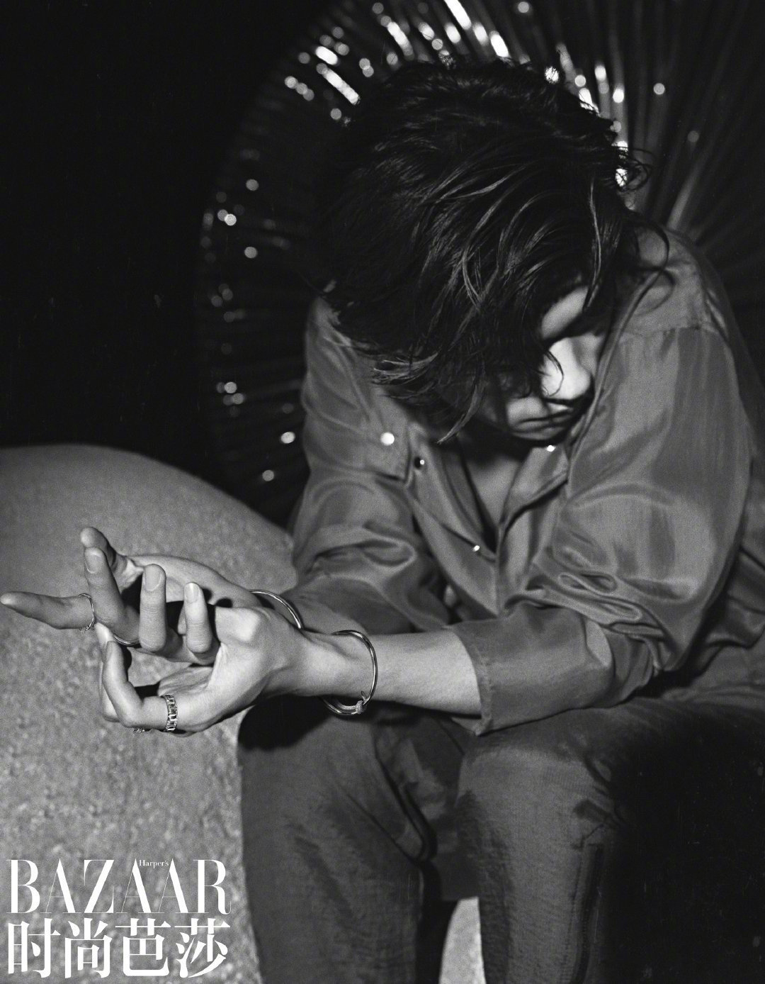 易烊千玺时尚芭莎三月刊封面大片好爱这种桀骜不驯的感觉