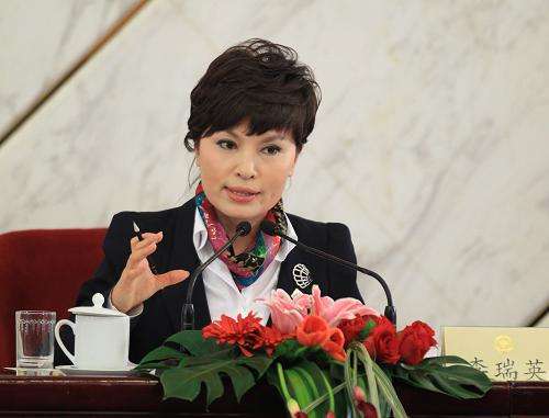 李瑞英曾被称国宝级别,28年主持零失误,两难困境的抉择令人钦佩__财经