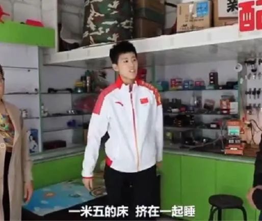 史上最苦的冬奥冠军：裤子是从垃圾站捡的，过年饺子是邻居送的，爸爸哥哥靠修鞋养大了她休闲区蓝鸢梦想 - Www.slyday.coM