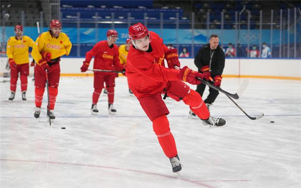 新冬奥·星闪耀丨冰球场上的“中国长城”郑恩来，也许你不太认识，但他“大有来头”休闲区蓝鸢梦想 - Www.slyday.coM