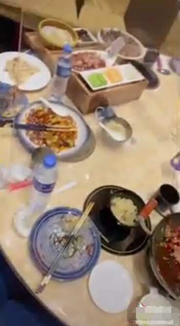 大赞中国美食！美国运动员小姐姐回国前点一桌子菜休闲区蓝鸢梦想 - Www.slyday.coM