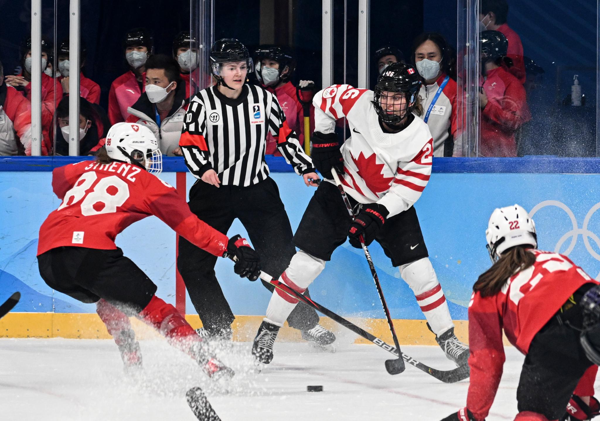 冰球女子半决赛加拿大队胜瑞士队