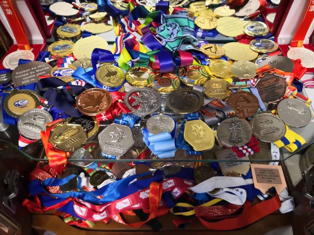 史上最苦的冬奥冠军：裤子是从垃圾站捡的，过年饺子是邻居送的，爸爸哥哥靠修鞋养大了她休闲区蓝鸢梦想 - Www.slyday.coM