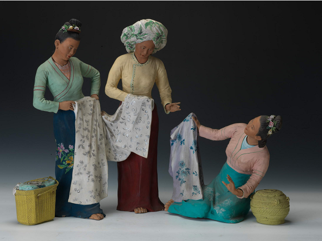 张景祜塑《选花布》"泥人张"第三代传人张铭(右)与他的两位藏族徒弟