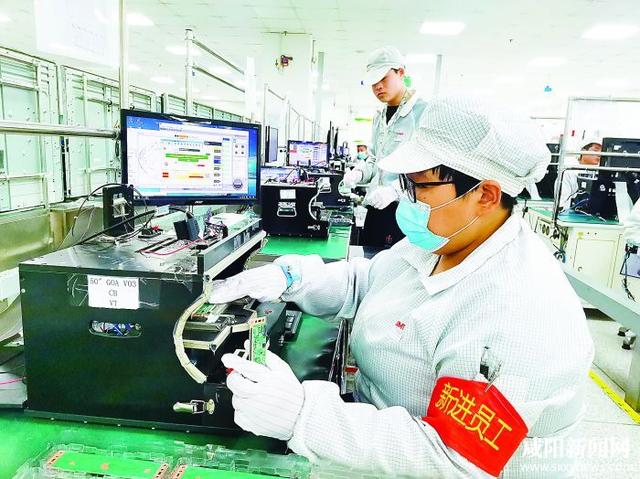 图为该公司生产车间一角.2月10日,农历大年初十.