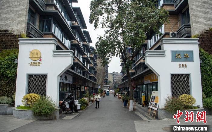 成都老旧小区新春焕新颜