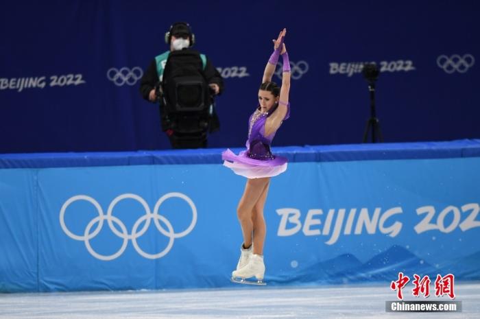 2月6日，俄罗斯奥委会选手卡米拉·瓦利耶娃在比赛中。中新社记者 李骏 摄