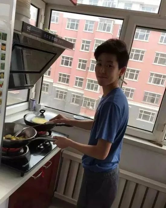 史上最苦的冬奥冠军：裤子是从垃圾站捡的，过年饺子是邻居送的，爸爸哥哥靠修鞋养大了她休闲区蓝鸢梦想 - Www.slyday.coM