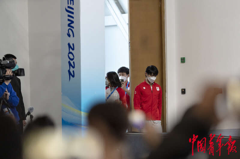 羽生结弦举行新闻发布会 现场座无虚席休闲区蓝鸢梦想 - Www.slyday.coM