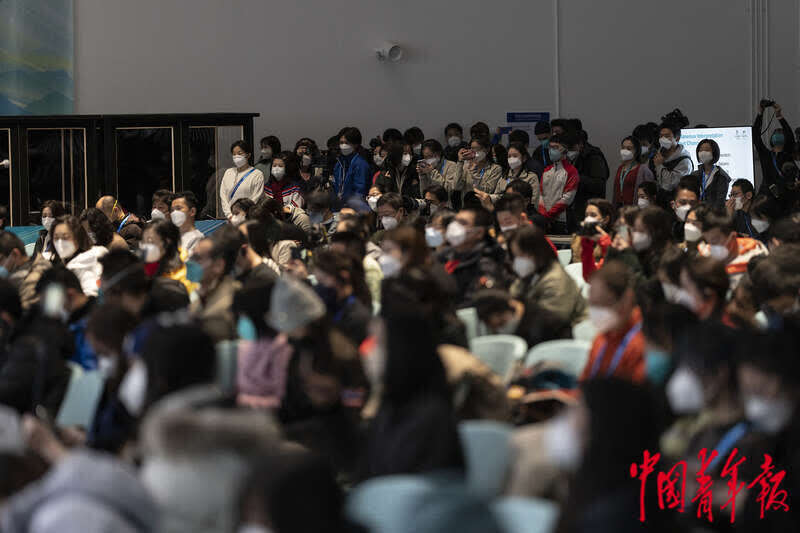 羽生结弦举行新闻发布会 现场座无虚席休闲区蓝鸢梦想 - Www.slyday.coM