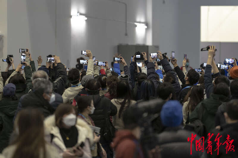 羽生结弦举行新闻发布会 现场座无虚席休闲区蓝鸢梦想 - Www.slyday.coM