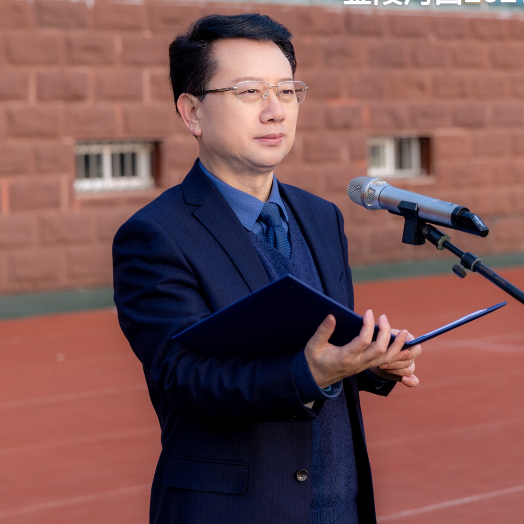 金陵中学河西分校校长 穆耕森"在实现理想的过程中,对法律要有敬畏之