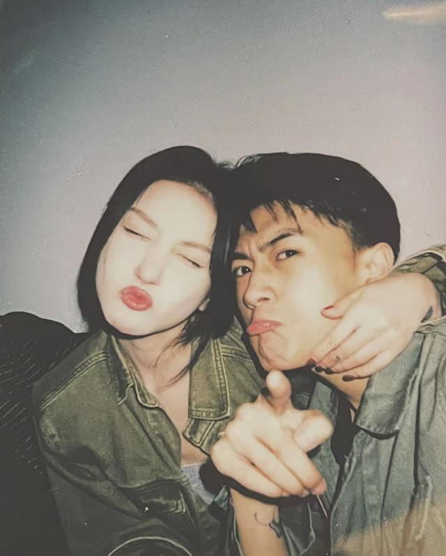 网红薛小婉情人节官宣恋情与前男友复合海边相拥告白太浪漫