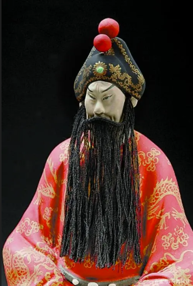 张明山塑《余三胜戏装像》