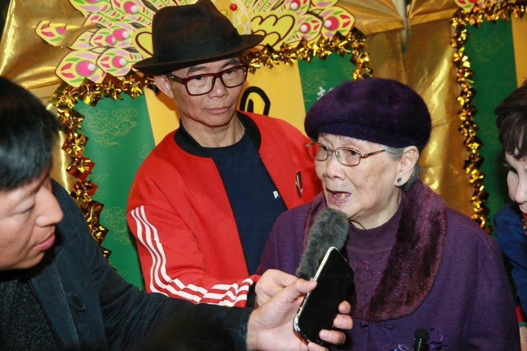 梅启明回应梅妈登报断绝关系言语中充满冷淡她收了别人的好处