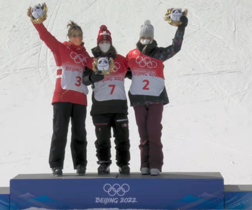 谷爱凌摔倒获银牌,留下遗憾仍笑颜如花,对手发挥好拥抱祝贺受赞休闲区蓝鸢梦想 - Www.slyday.coM 谷爱凌摔倒获银牌,留下遗憾仍笑颜如花,对手发挥好拥抱祝贺受赞休闲区蓝鸢梦想 - Www.slyday.coM