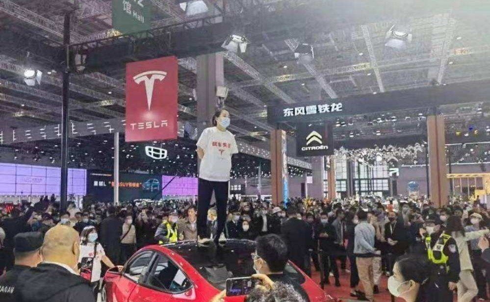 刹车事件不再有争议？新车强制安装“黑匣子” 实时记录车辆信息休闲区蓝鸢梦想 - Www.slyday.coM