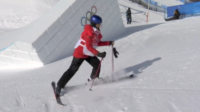 大心脏！谷爱凌第三跳86.23分逆袭夺银 面对镜头比心太可爱休闲区蓝鸢梦想 - Www.slyday.coM