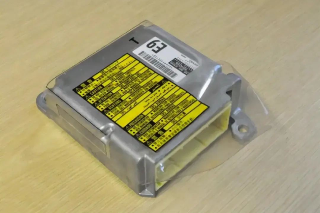 刹车事件不再有争议？新车强制安装“黑匣子” 实时记录车辆信息休闲区蓝鸢梦想 - Www.slyday.coM