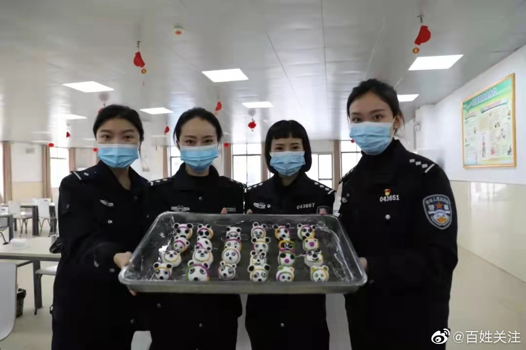 当“顶流”遇上元宵节，贵州民警包的冰墩墩汤圆太精致了！休闲区蓝鸢梦想 - Www.slyday.coM