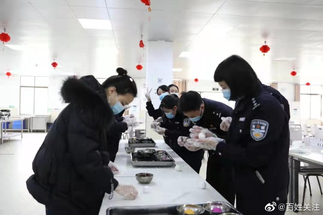 当“顶流”遇上元宵节，贵州民警包的冰墩墩汤圆太精致了！休闲区蓝鸢梦想 - Www.slyday.coM