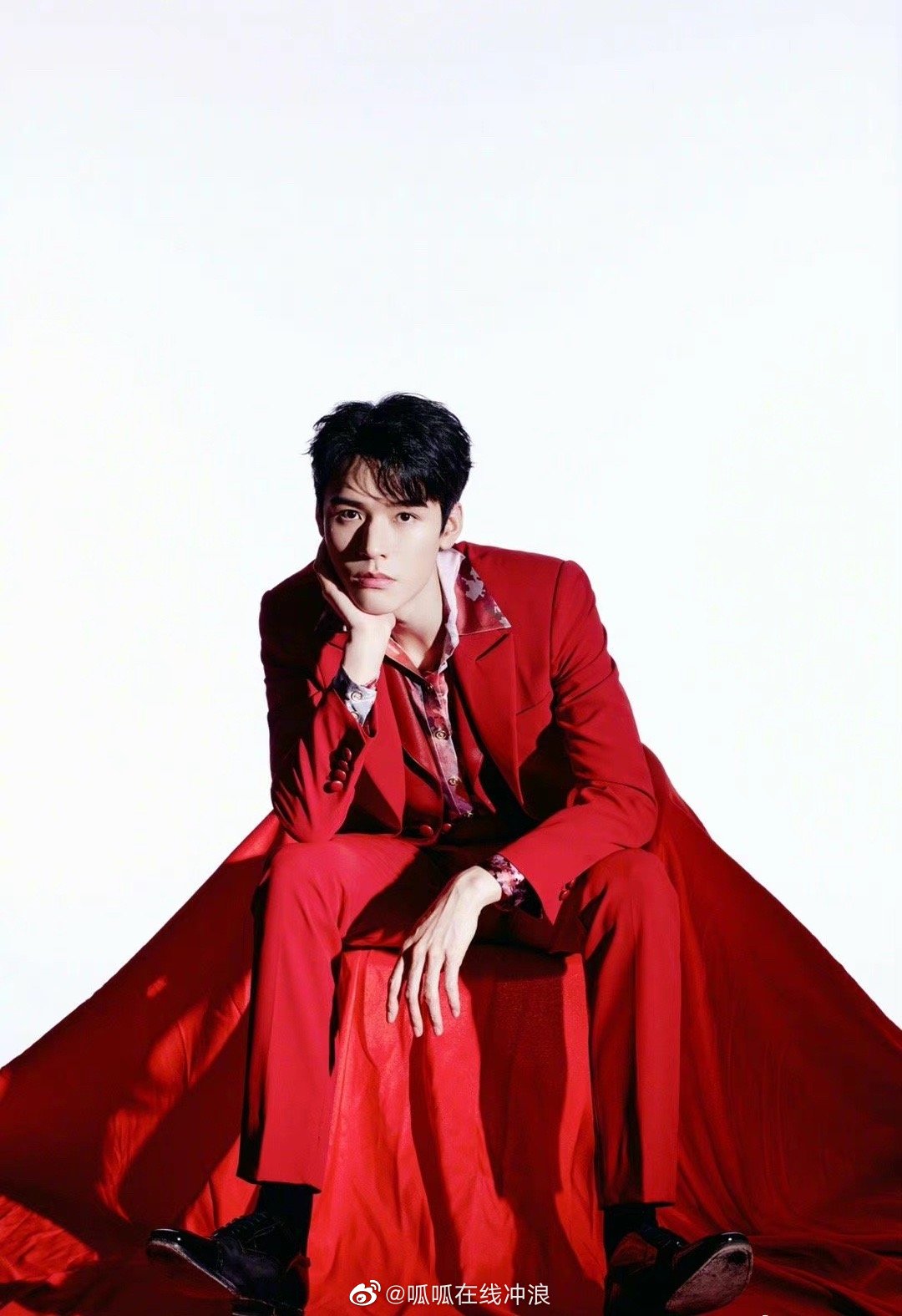 今晚元宵晚会龚俊造型来啦!好红