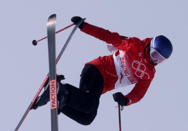 谷爱凌从16.98到86.23,夺得银牌,金牌选手从1.1到86.56休闲区蓝鸢梦想 - Www.slyday.coM 谷爱凌从16.98到86.23,夺得银牌,金牌选手从1.1到86.56休闲区蓝鸢梦想 - Www.slyday.coM